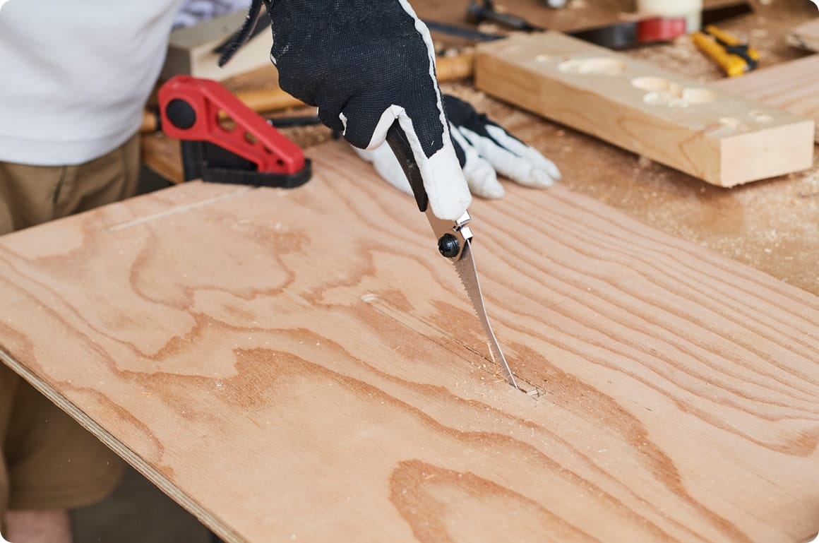 デザインに遊びゴコロを取り入れたこだわりポイントが、小棚受けの曲線部分