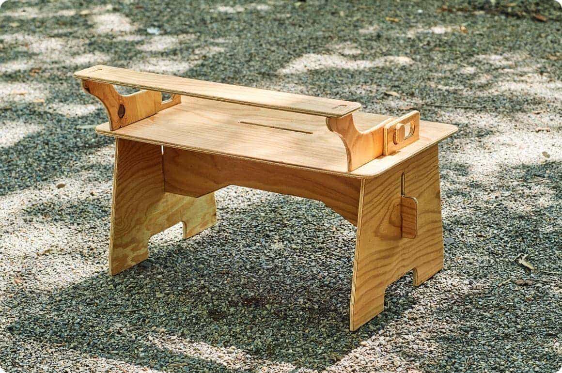 スッキリとしたフォルムの組み立て式クーラーボックススタンドの完成です