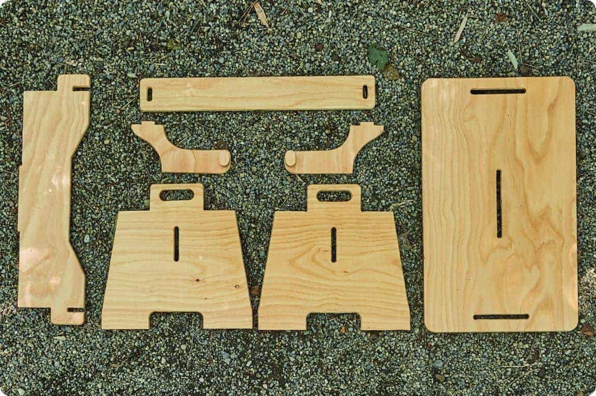 分解すると7つのパーツに分かれます