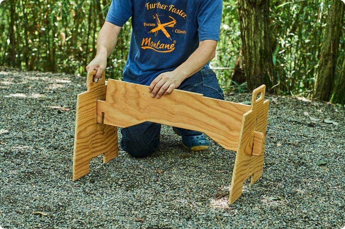 それぞれの板を組み合わせるだけの構造だから、組み立てにはわずか数十秒