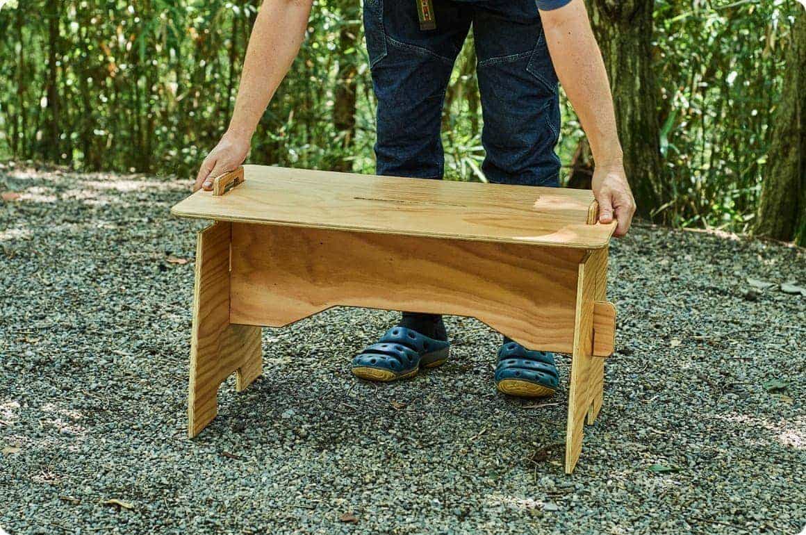 それぞれの板を組み合わせるだけの構造だから、組み立てにはわずか数十秒