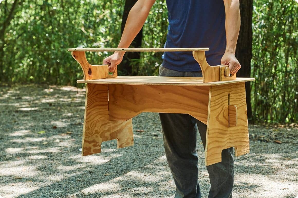 取っ手が付いているので、組み上げてからの移動も楽チン