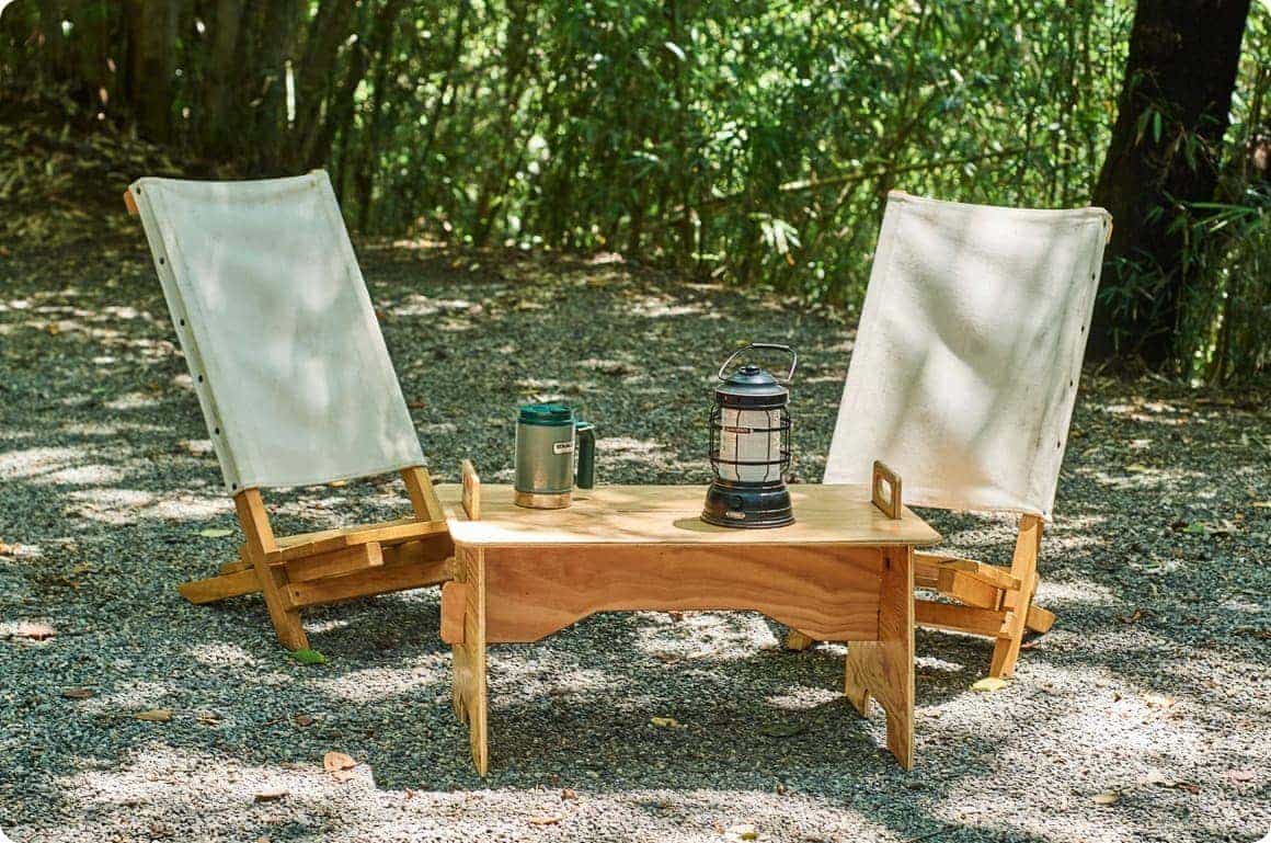 小棚受けと小棚を外せば、ロースタイルのミニテーブルとしても使えます