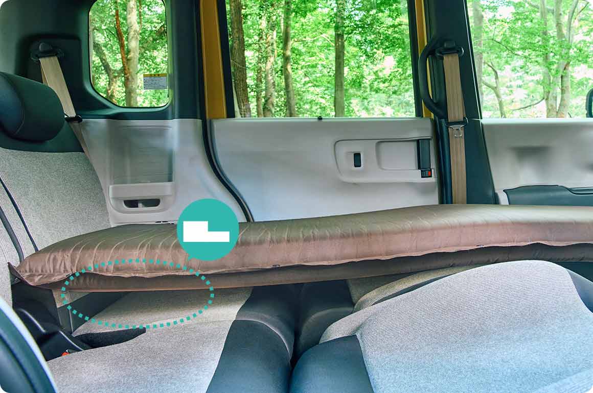 まずはクッションの型取り