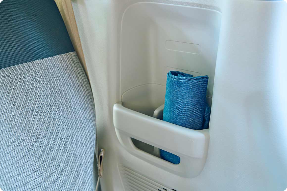 クルッと丸めて車内のサイドポケットに収まる