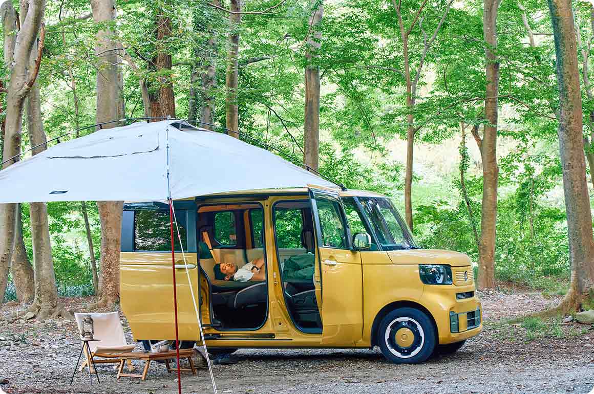 カジュアルなデニム生地は、N-BOXのインテリアとのコーディネートもバッチリ