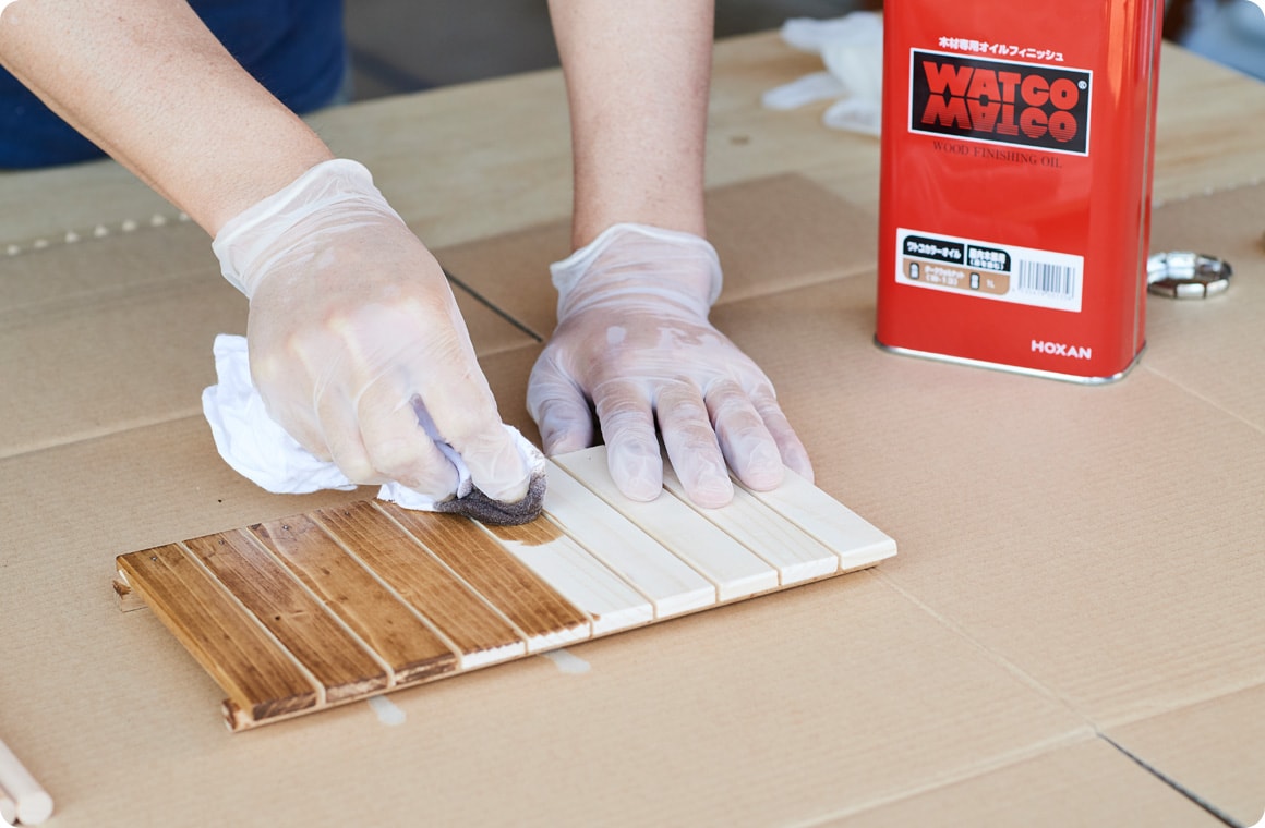 木材すべてに塗料を塗る