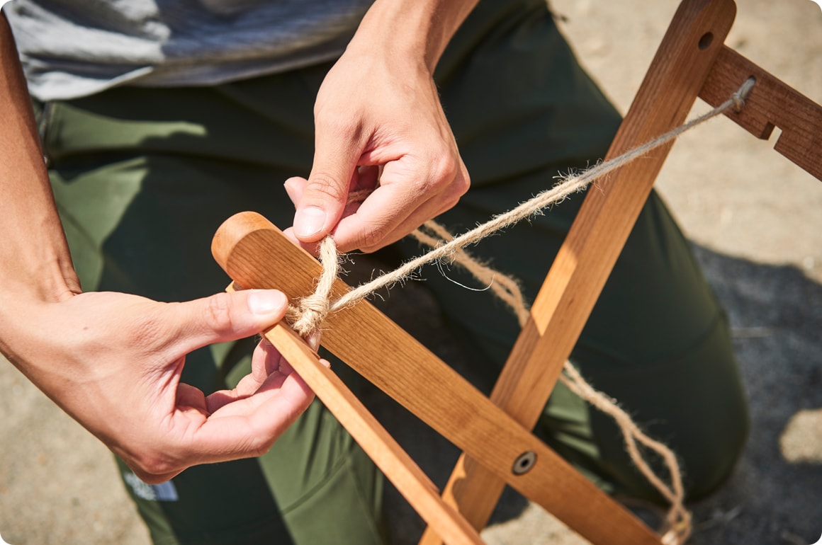塗装後、クロスする部分をボルト・ワッシャー・ナットで固定すれば、折り畳み式脚フレームのできあがり