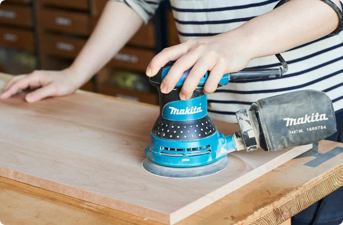 全体をペーパーがけ（#180）し、面取りも行う