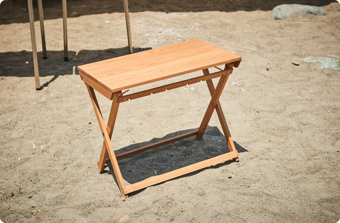 脚の頭とフタをボルト・ワッシャー・ナットで固定すれば完成