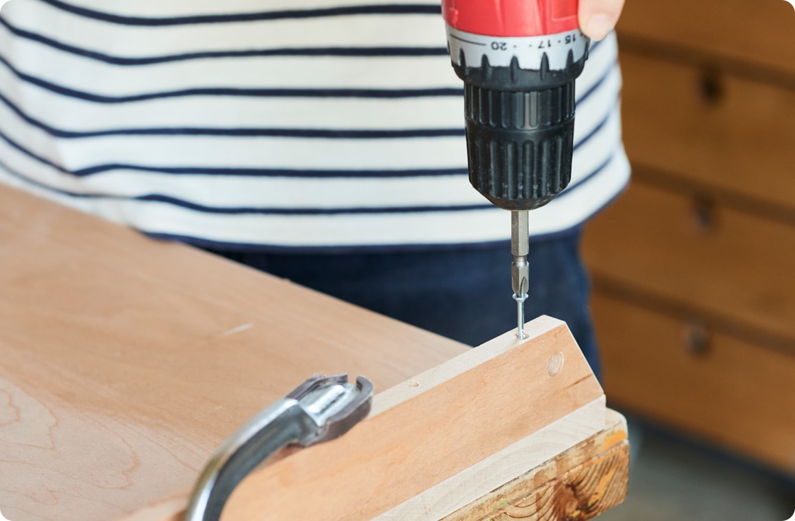 BをAに電動ドリルで固定（ビス50mm）