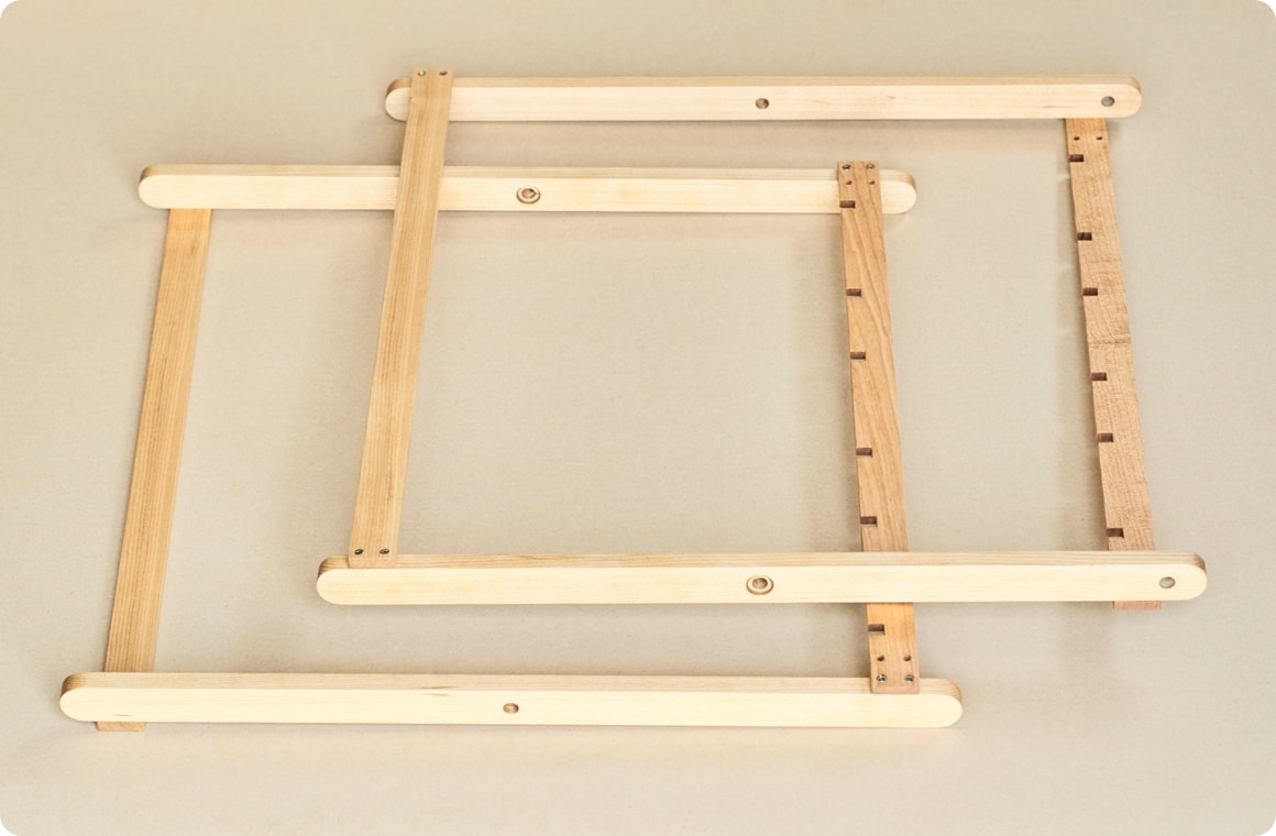 Cのボルトを入れる穴が外側に。Dのボルトを入れる穴は内側に向いているようにする。間違えないように注意を