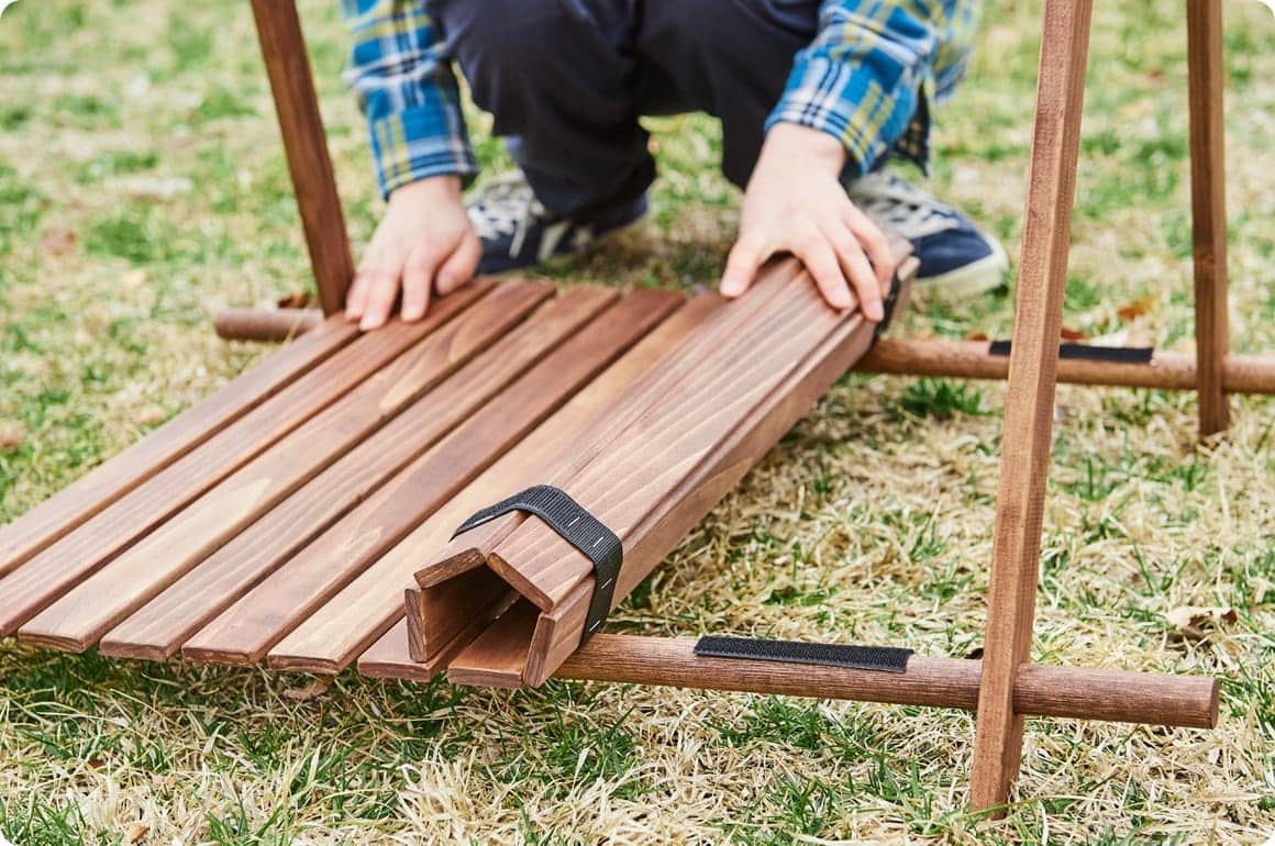 最後にロール式の棚板を設置すれば、できあがり！とっても簡単です