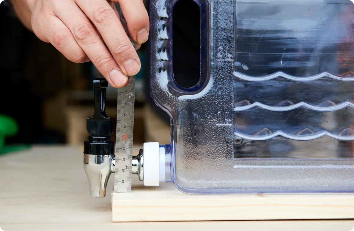 これをジャグ本体に取り付け、置いた状態でコックの首の径と首の高さを測定しておく