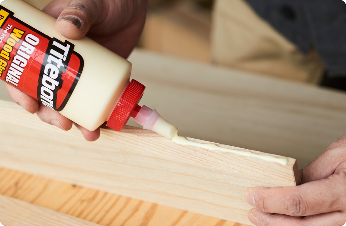 B、C、Dの側面にボンドを塗り、A（片側1枚）に貼り合わせて1面あいた状態の箱型を作る