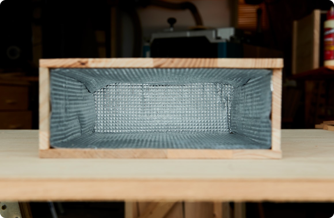 最後に、残っていたAをボンドで貼り、箱型を作る