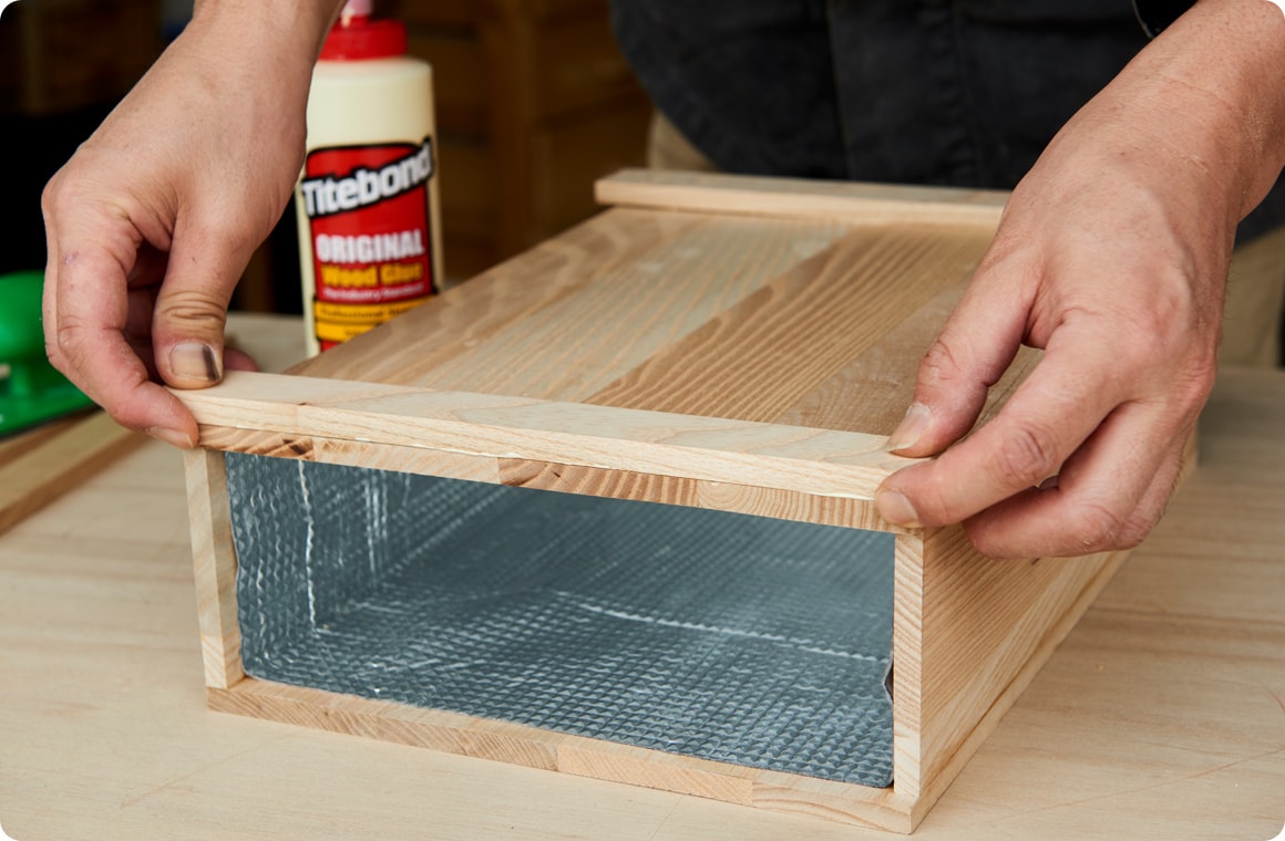 Aの両端に上（=C側）を揃えて、Gを貼る（Gが下に5mmはみ出す状態になる。両面、合計4カ所）