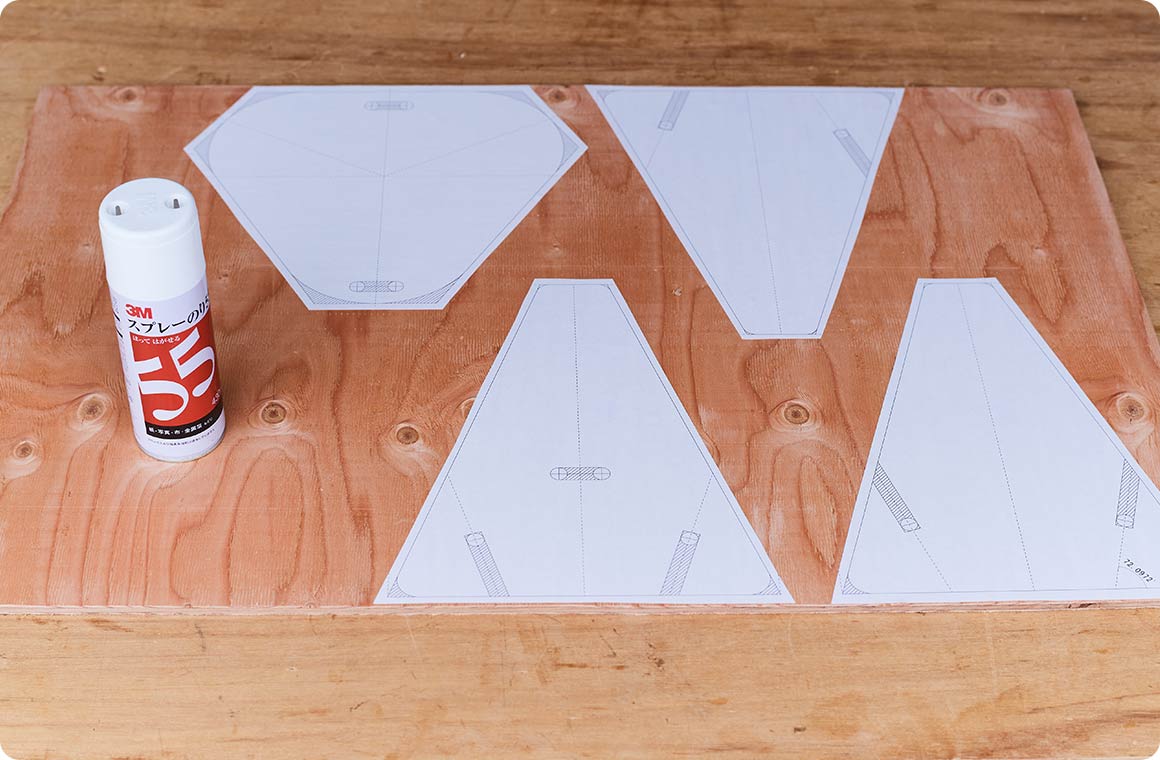 3用紙にプリントアウトし、ハサミなどでパネル形状に切り取る