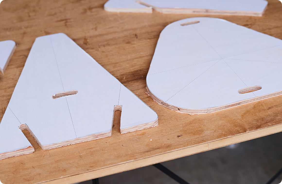 すべてのカットが終わったら板から台紙を剥がす