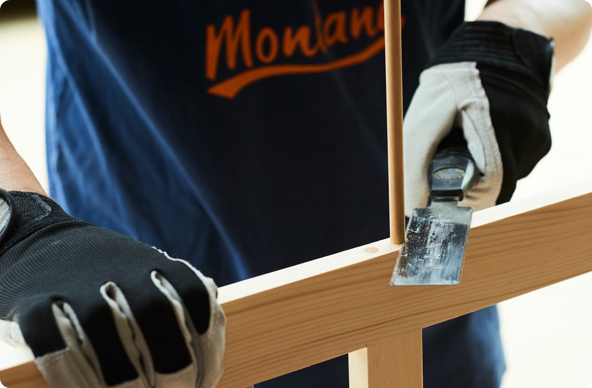 出っ張り部分をできるだけ平らな状態になるよう、ノコギリでカットする