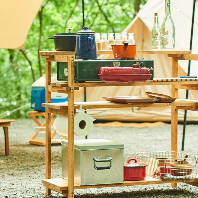 用途に応じて変幻自在に使える木製キッチンテーブル