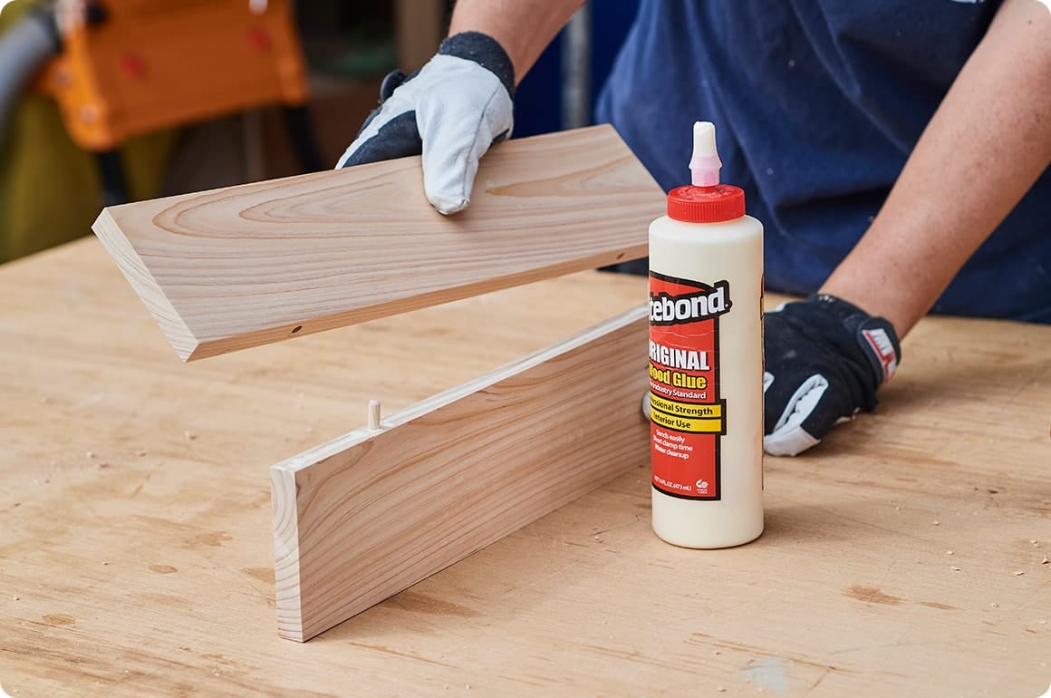 持ち運びを考慮して、木材には軽いヒノキを採用