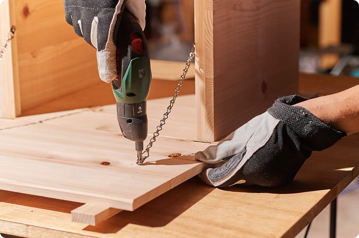 ちゃんと可動するように、水平をとって作業をします