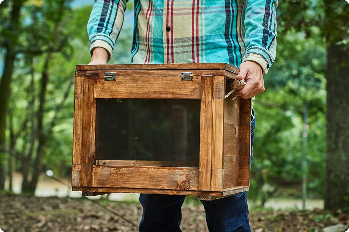 持ち運び時のサイズは、20L容量のハードクーラーボックスくらい