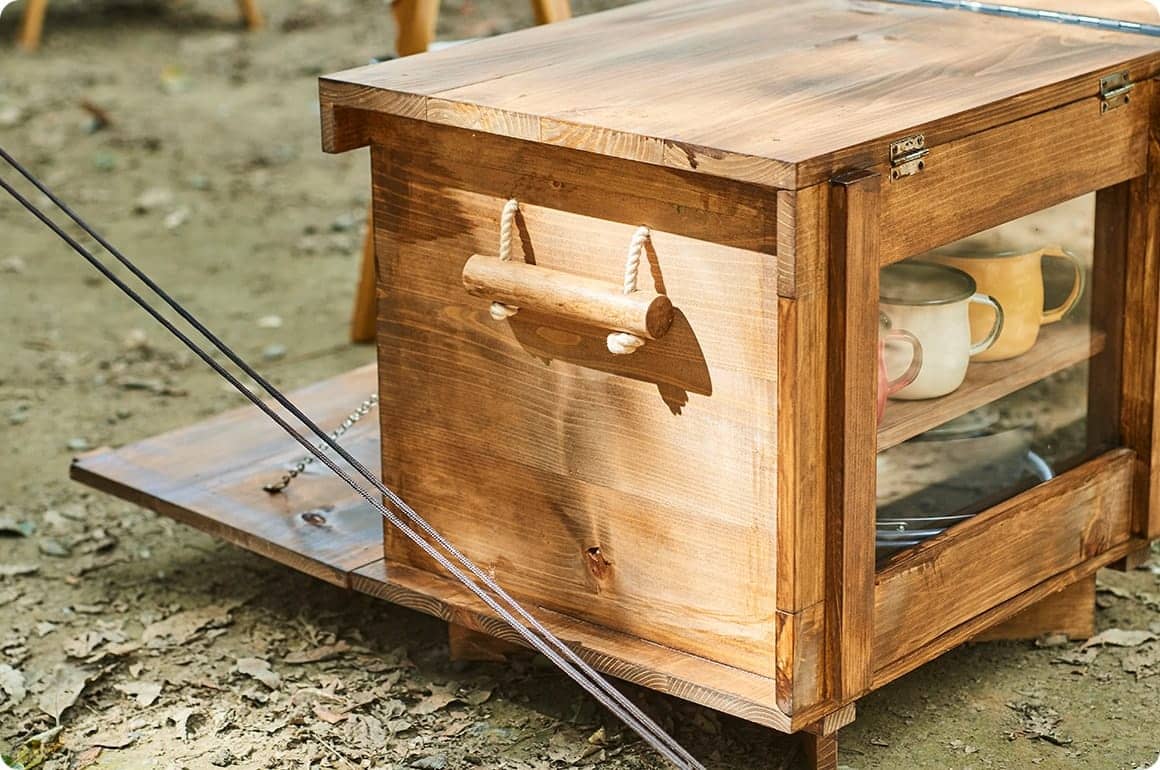 凸凹を持たせたデザインにより、展開法や見る角度、さらに日光の当たり具合によって違う表情を見せてくれるのも特徴です