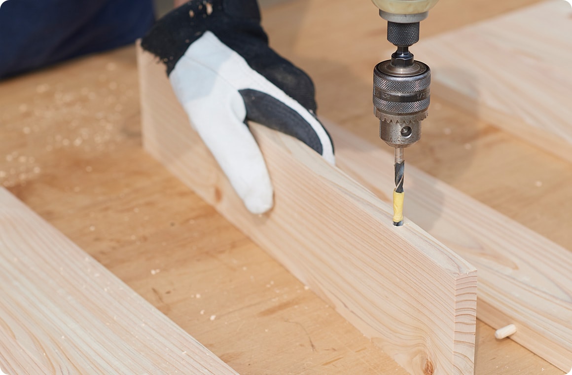 8枚の板Aを4枚ずつジョイントし、2つの天板を作る