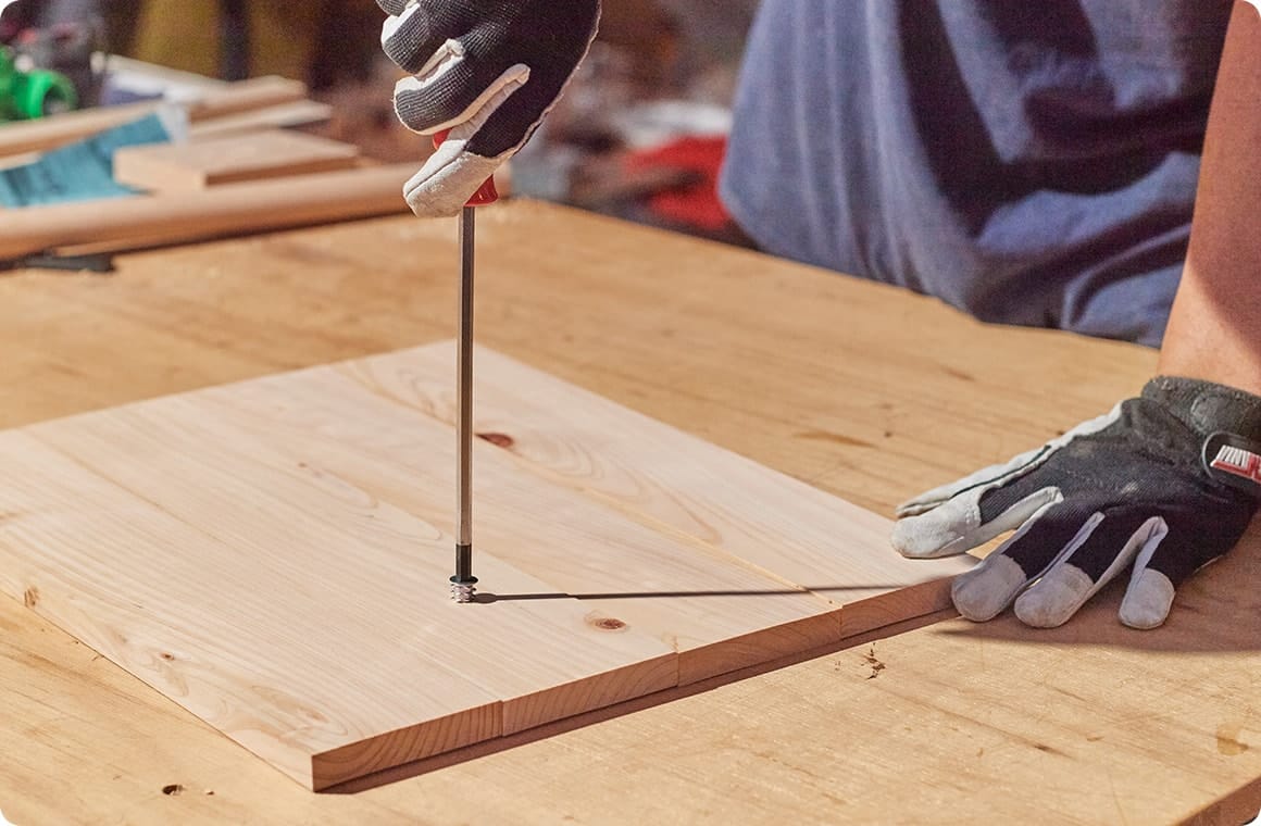 もう片方の天板には鬼目ナットを固定する