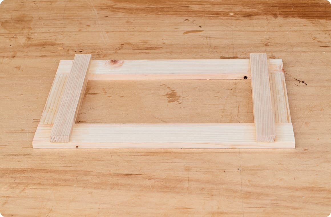 側板②は、C-1とC-2をボンドで圧着して枠を作り、C-3をボンドで圧着