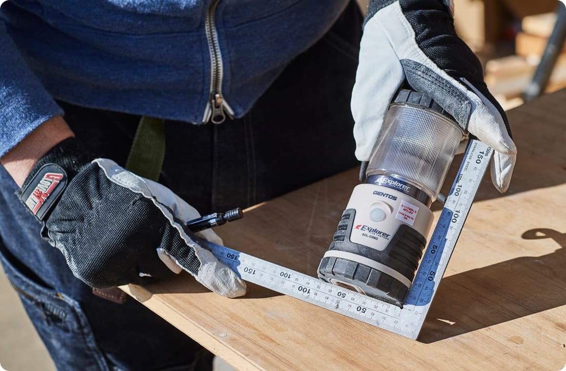 LEDランタン底部の直径を図り