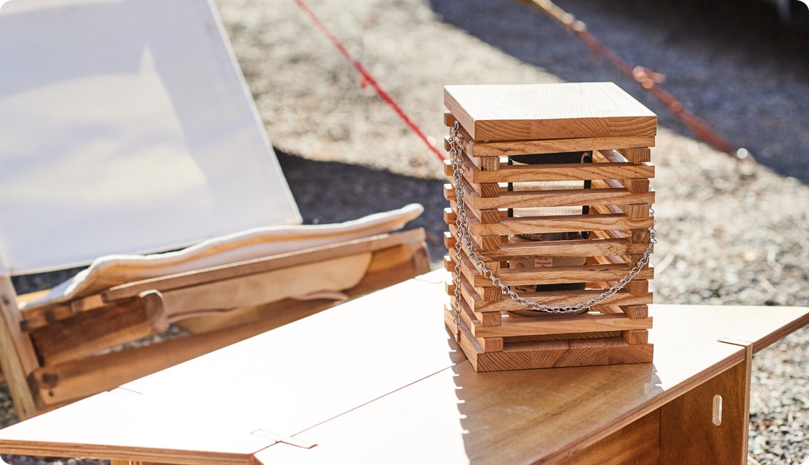 ひと昔前まで、夜のキャンプサイトを明るく照らす光源を持つランタンといえば、燃焼式ランタン