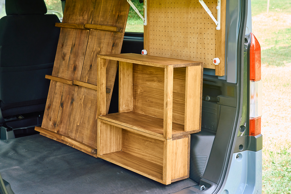 小さい箱を先に置き、その上に大きい箱を重ねる