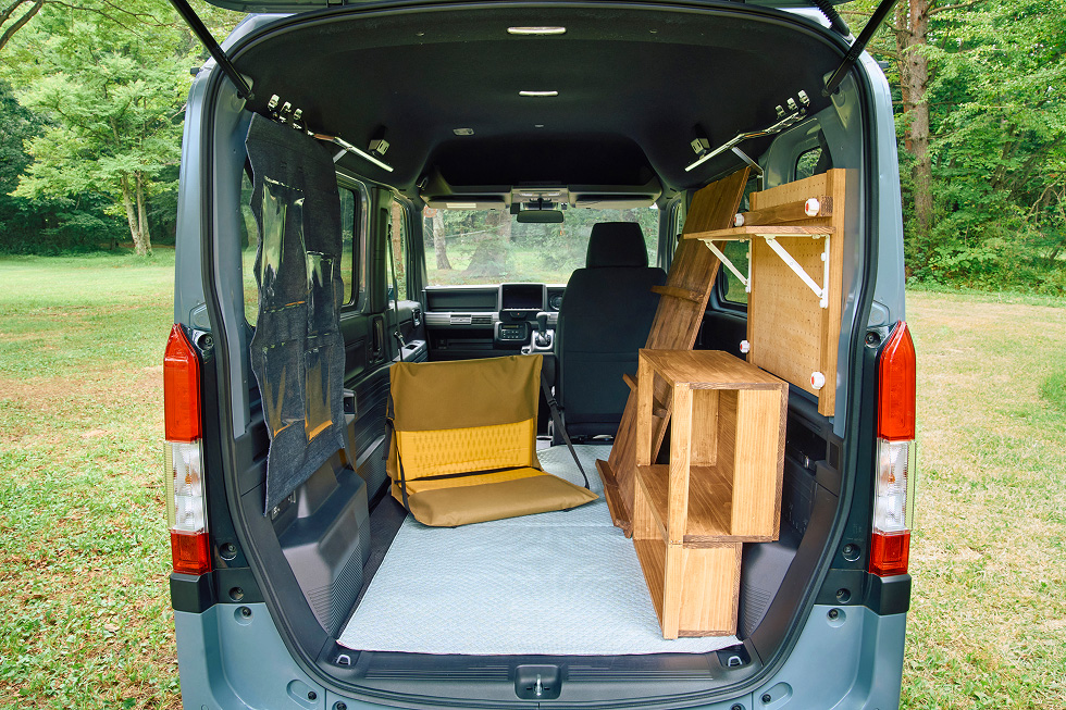 制作した6つのアイテム、すべてを車内に展開する