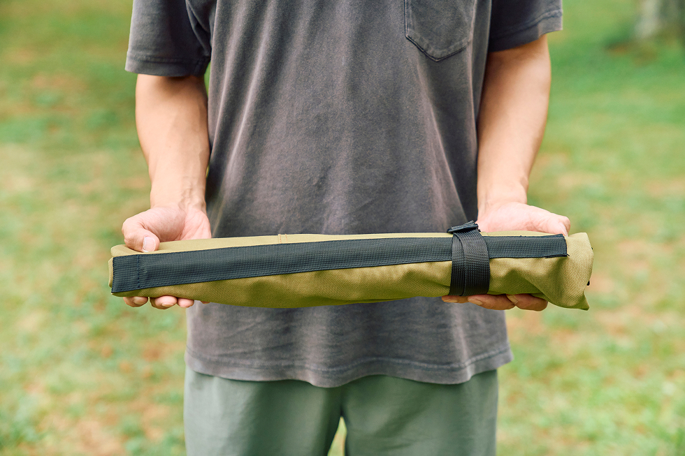 収納時は、巻物のようにぐるぐると巻くと非常にコンパクト