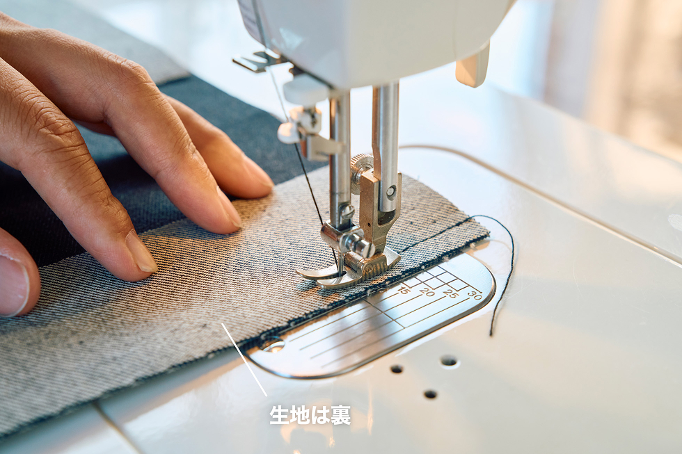 AをBの表生地に縫い合わせる