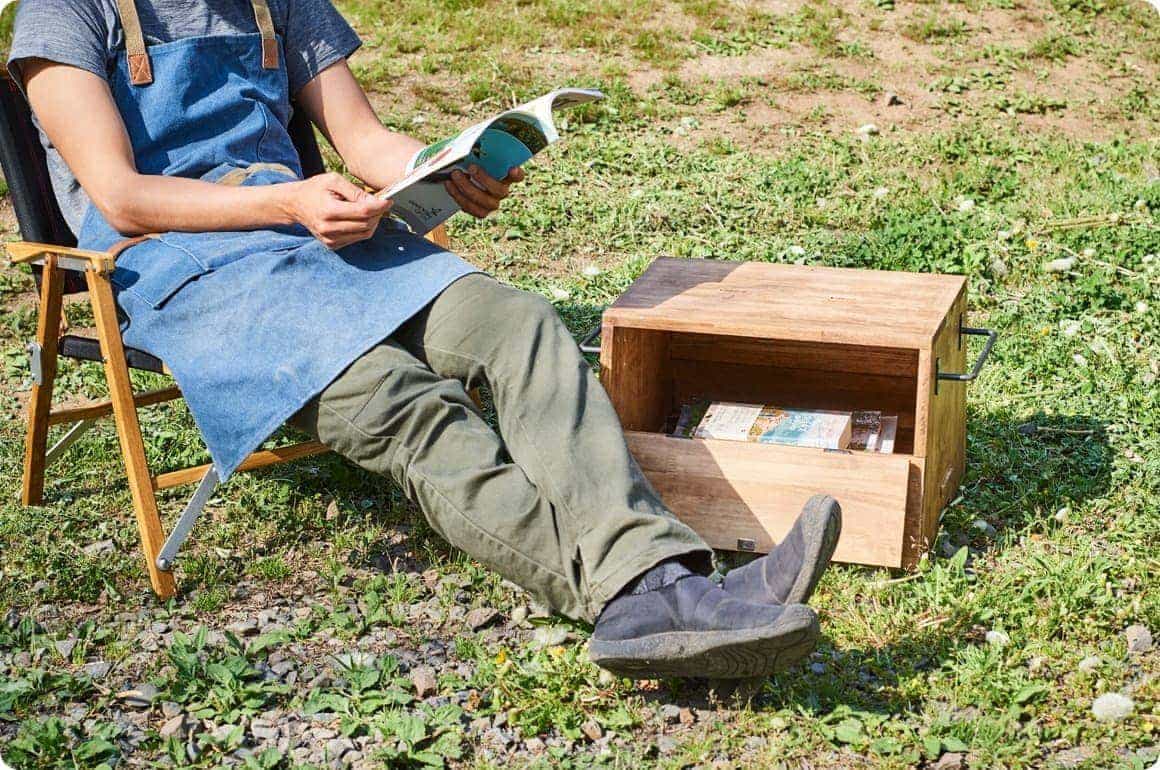 中にコーヒーセットを入れたり、本を入れたり