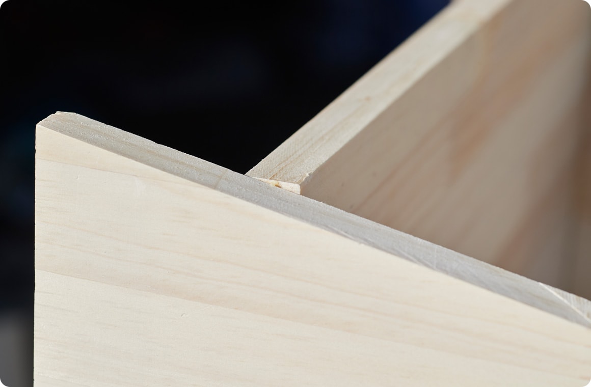 写真のように多少飛び出しがある場合は