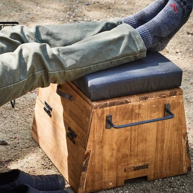 薪入れやミニテーブルにもなる！ボックスタイプの多機能オットマン