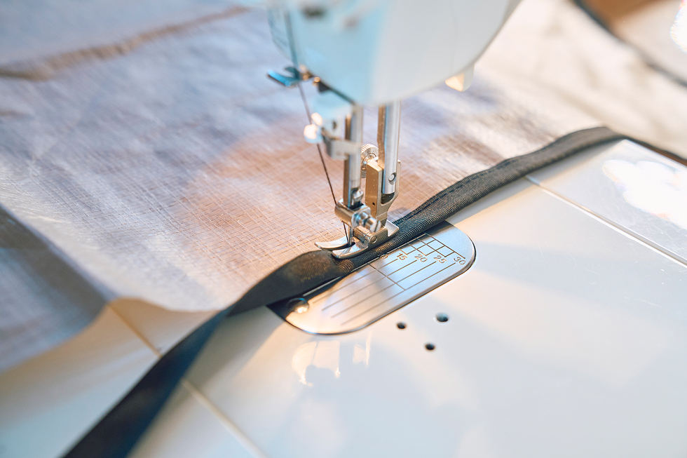 外側にテープを縫い付ける