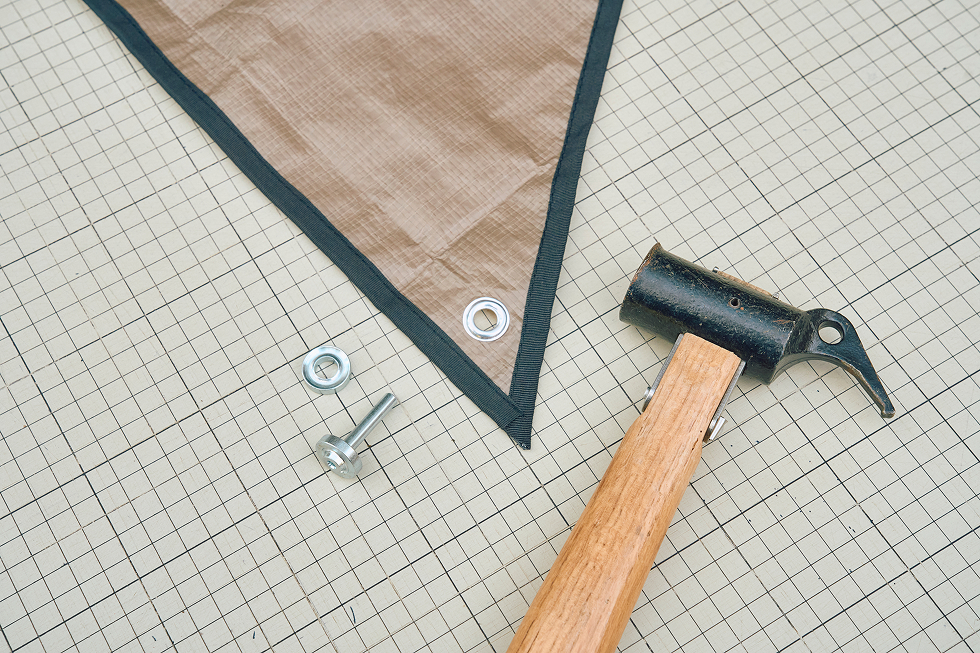 ハトメを取り付ける