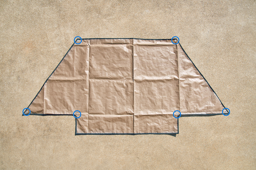 6カ所にハトメを取り付けたら完成。