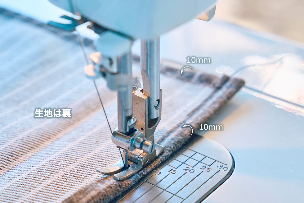 ポケット生地の外側を縫い合わせる