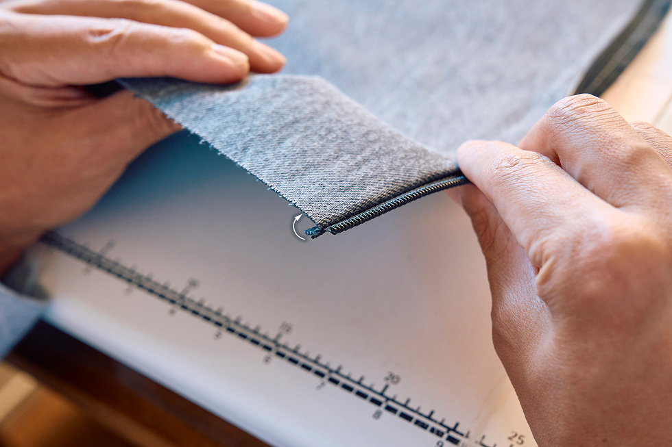 矢印の部分を縫い合わせる。