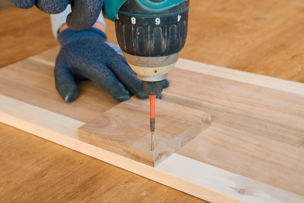 Aの天板にCのカップ受け板を固定