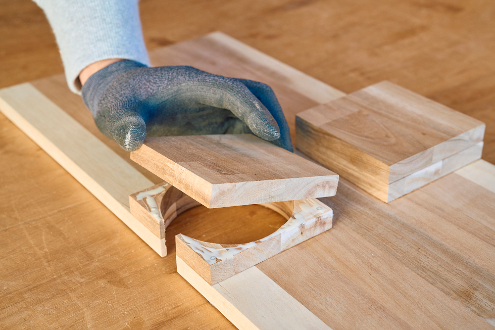 Cの受け板側に、さらにCをボンドで圧着