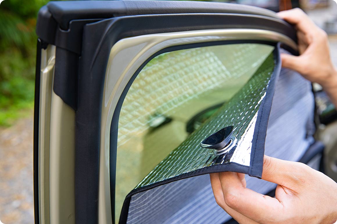 今回DIYしたシェードは、表がアルミシート、裏が布生地の二層構造