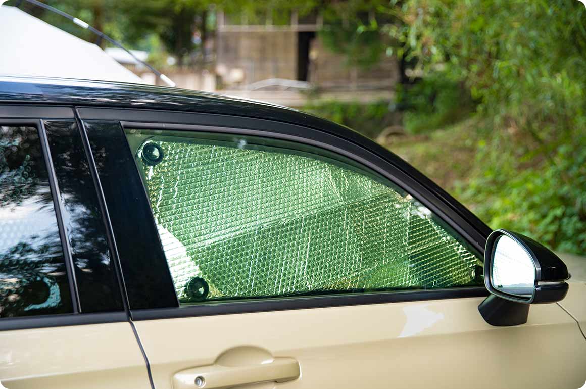 アルミシートがしっかり遮光・遮蔽して、プライバシーの確保に役立つ